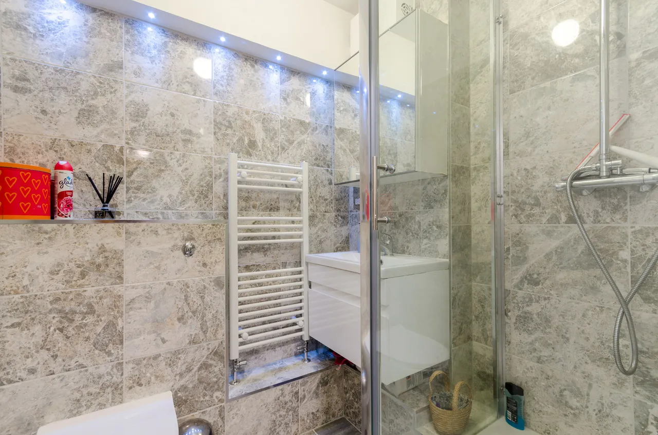 Surbiton, KT6, photo 5