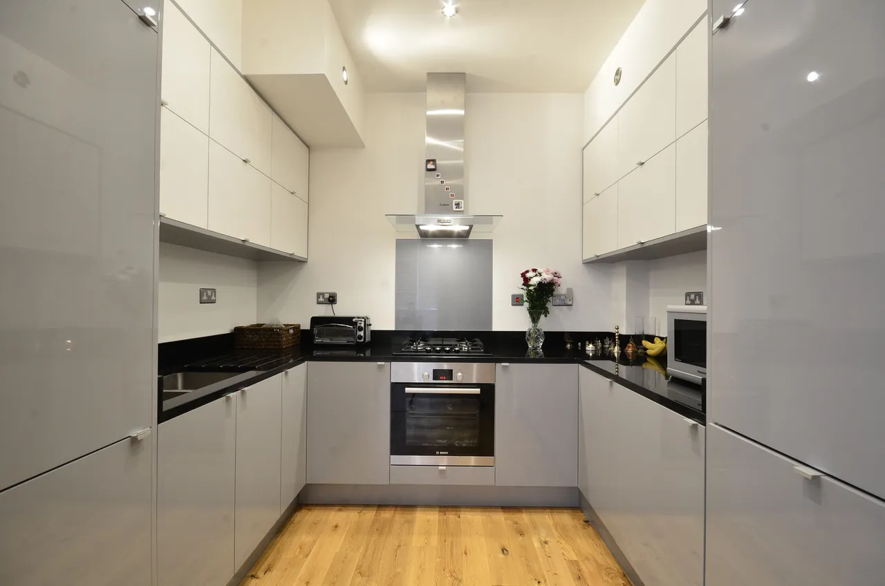12 Limes Avenue, London, photo 5