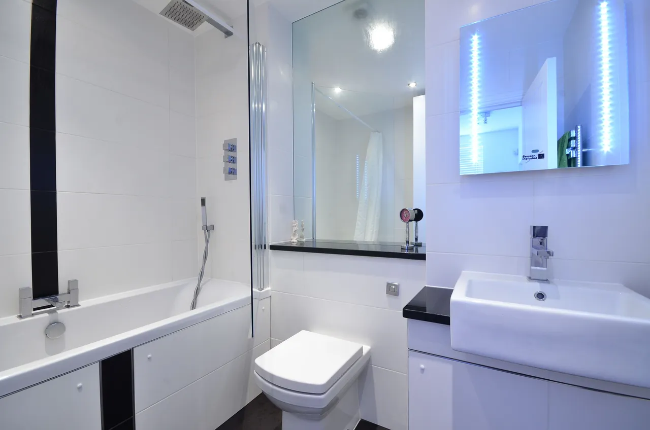 12 Limes Avenue, London, photo 10