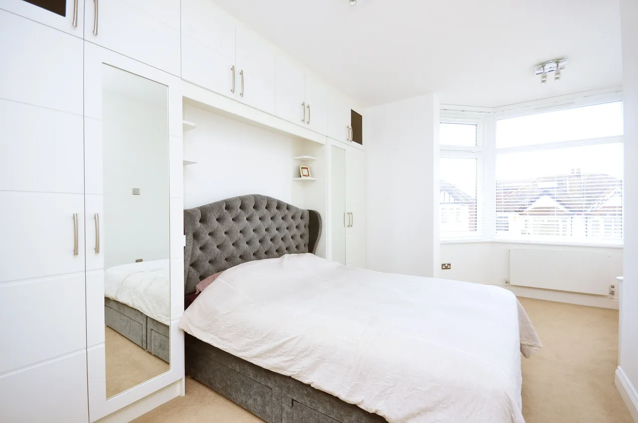 12 Limes Avenue, London, photo 6