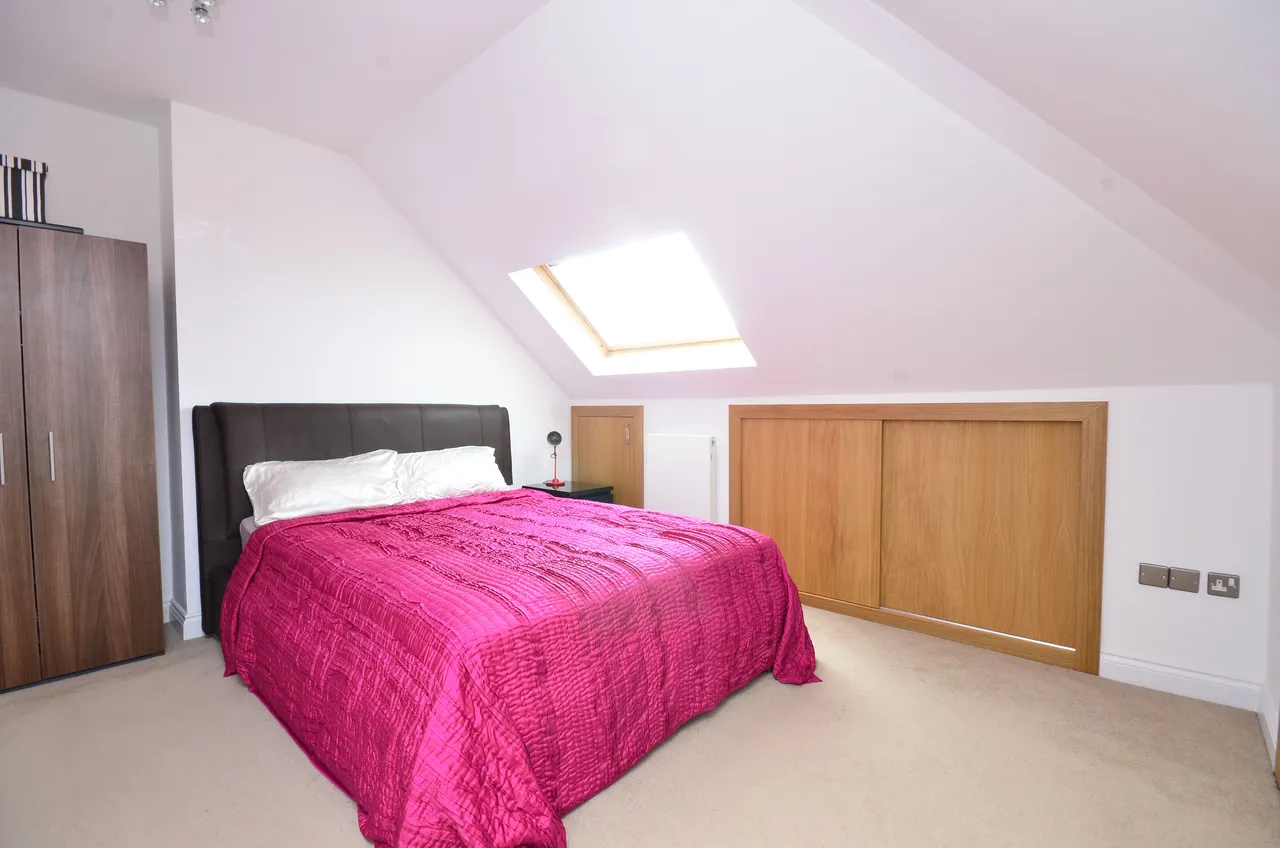 12 Limes Avenue, London, photo 8