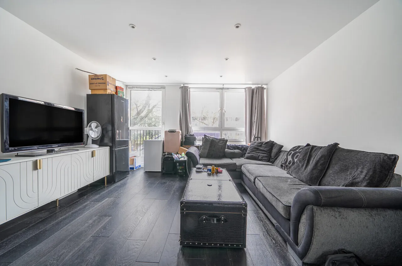 3 bed house for sale — Compton Close, London