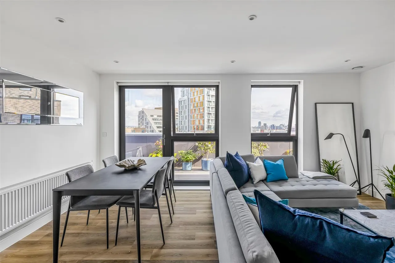 Osiers Road, London, SW18, photo 6
