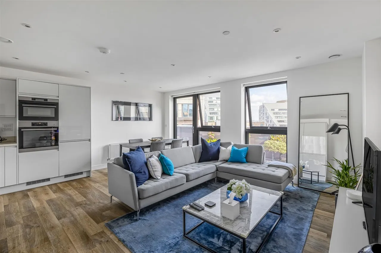 2 bed flat to rent, Osiers Road, London, SW18