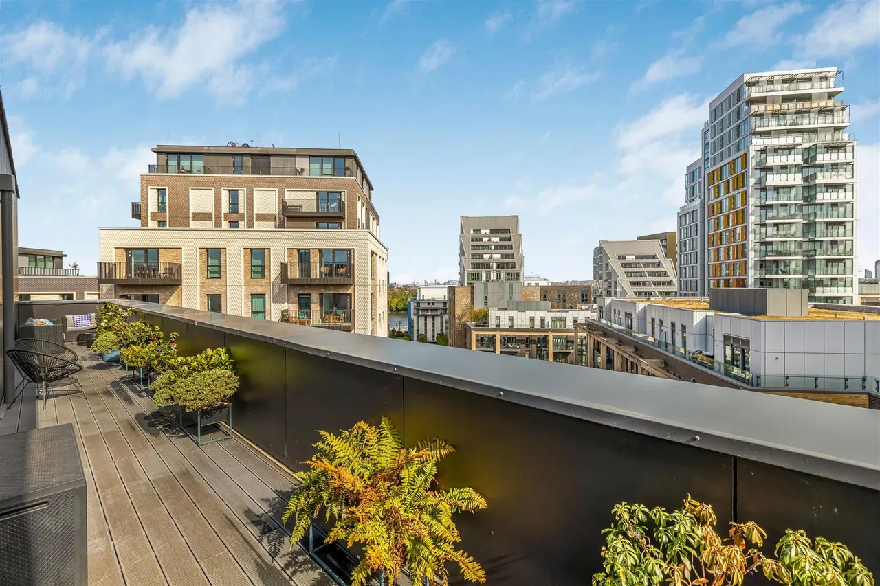 Osiers Road, London, SW18, photo 2