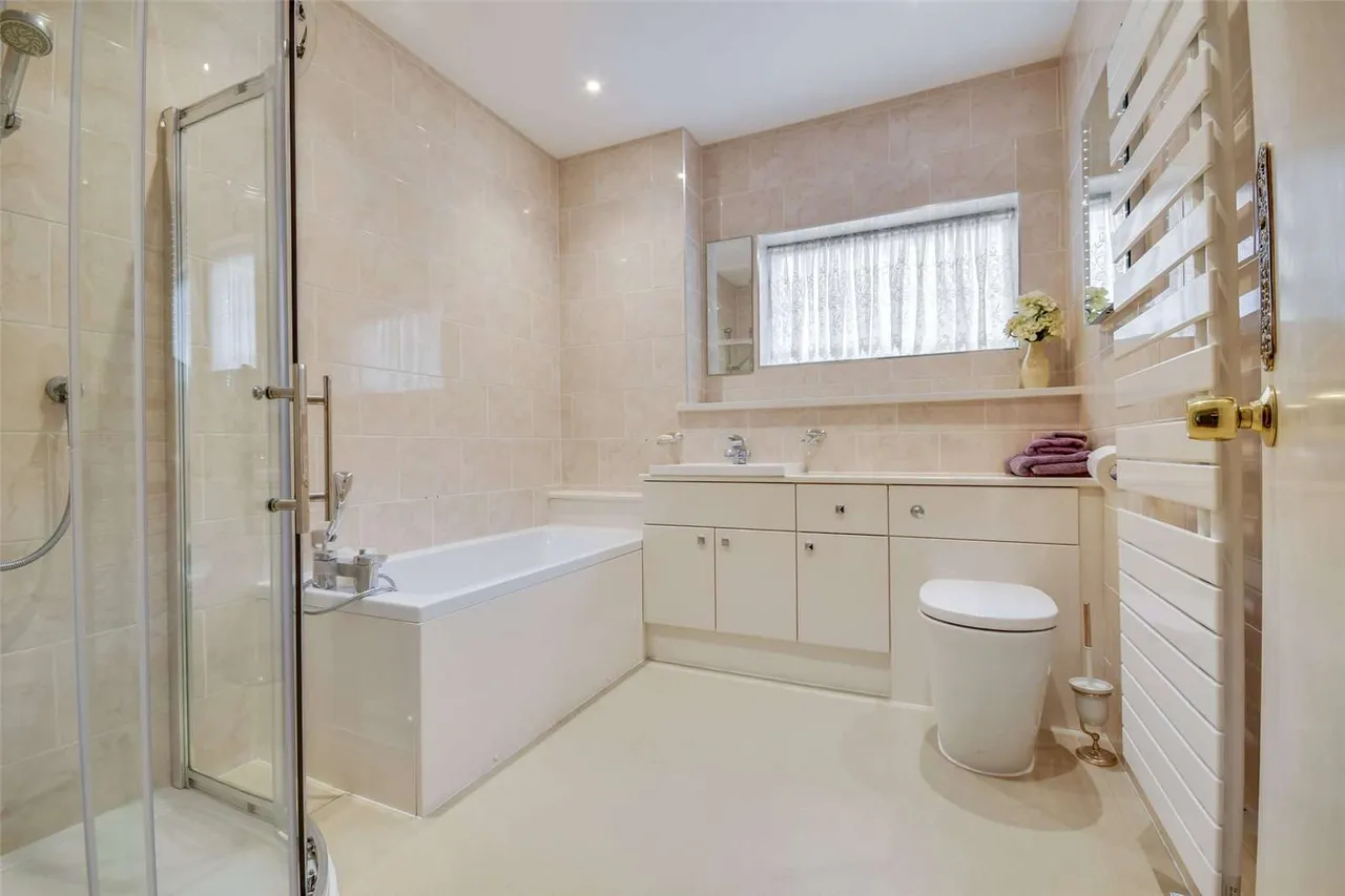 Rayleigh Road, Hutton, CM13, photo 13