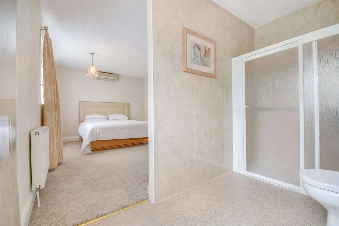 Rayleigh Road, Hutton, CM13, photo 10