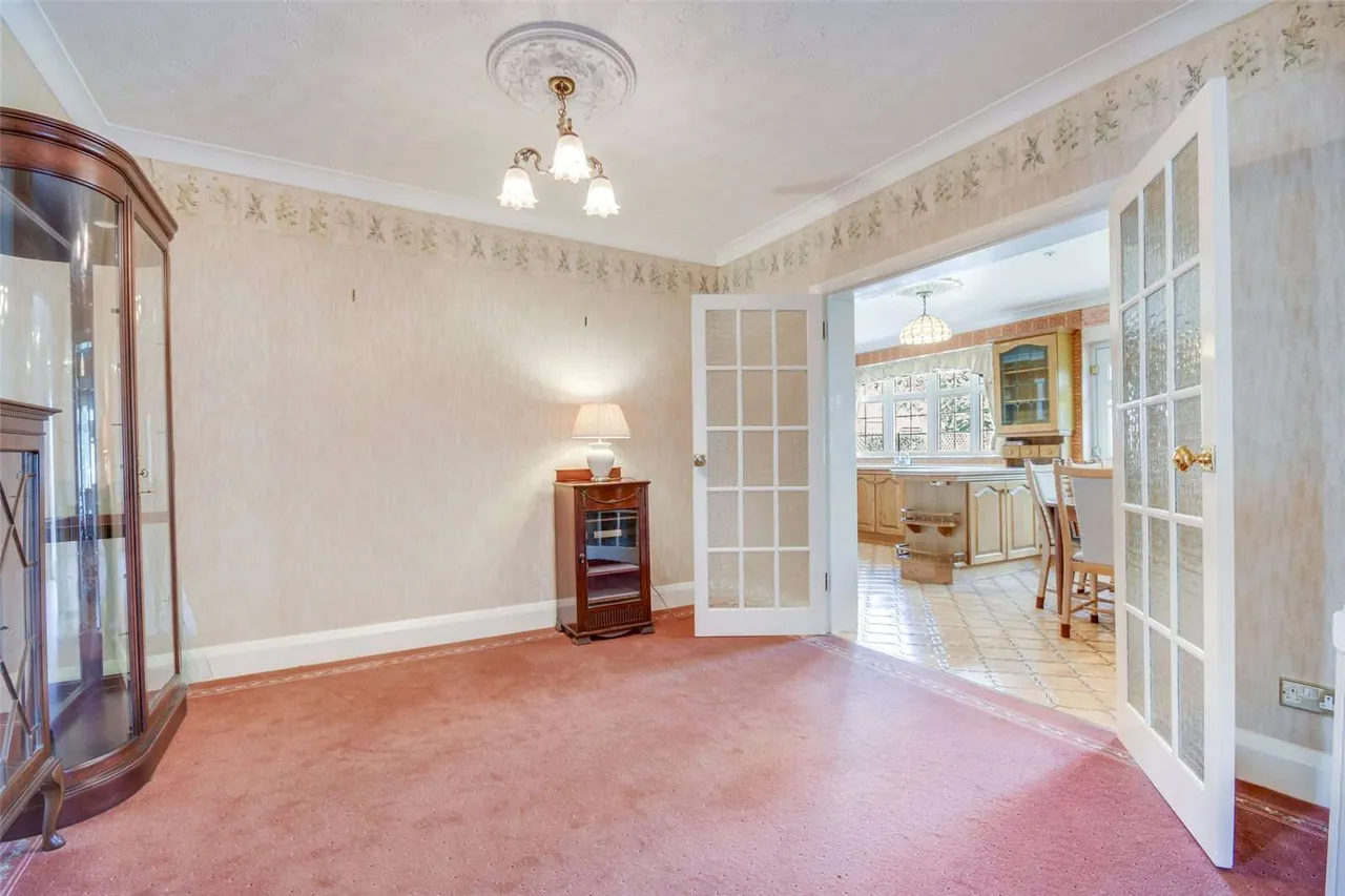 Rayleigh Road, Hutton, CM13, photo 5