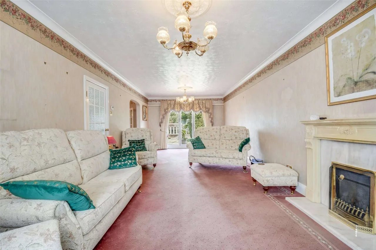 Rayleigh Road, Hutton, CM13, photo 4