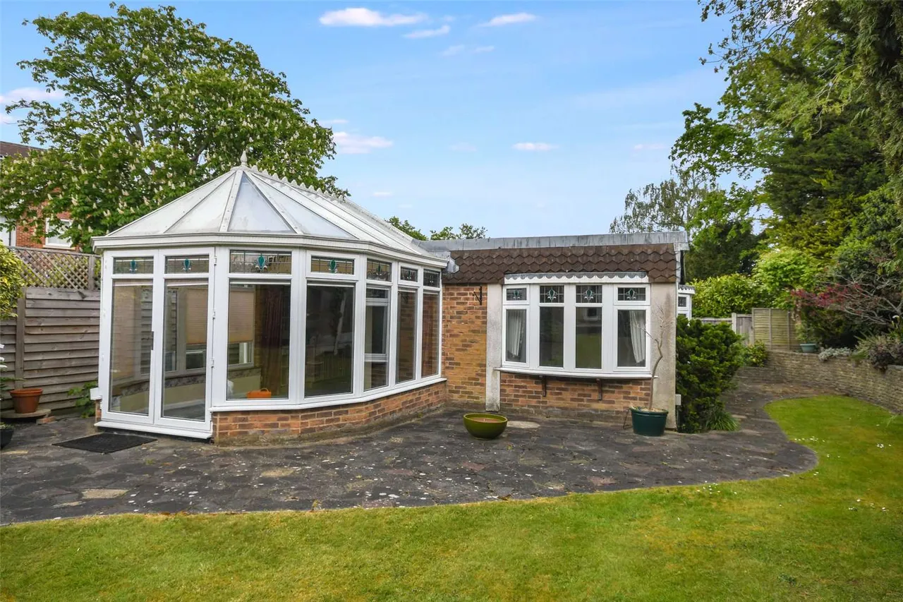 Rayleigh Road, Hutton, CM13, photo 17