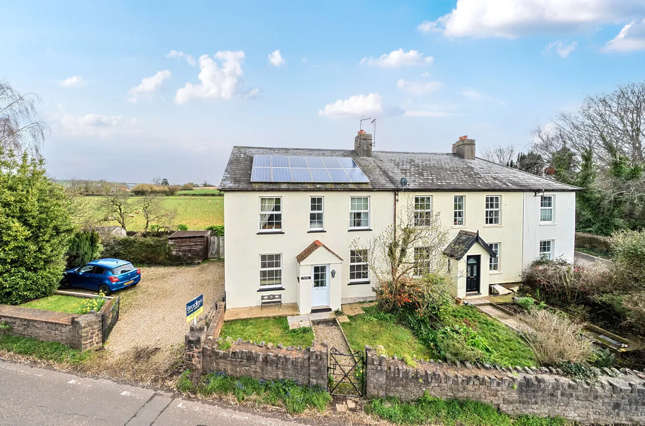 3 bed property for sale — Nailsbourne, Taunton, Somerset, TA2