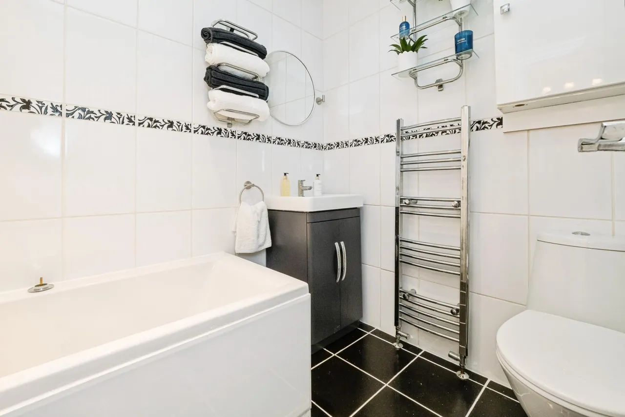 Chingford Mount Road, London, E4, photo 15