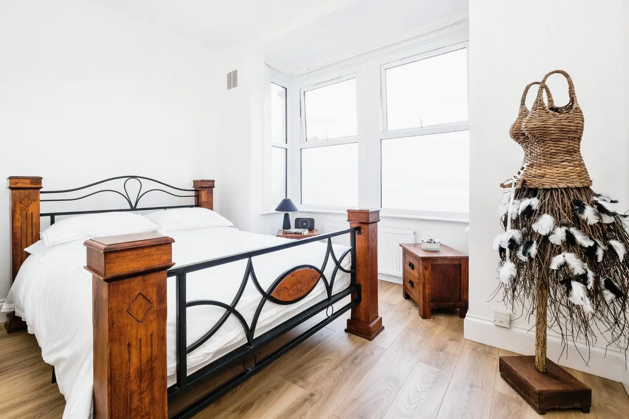 Chingford Mount Road, London, E4, photo 10