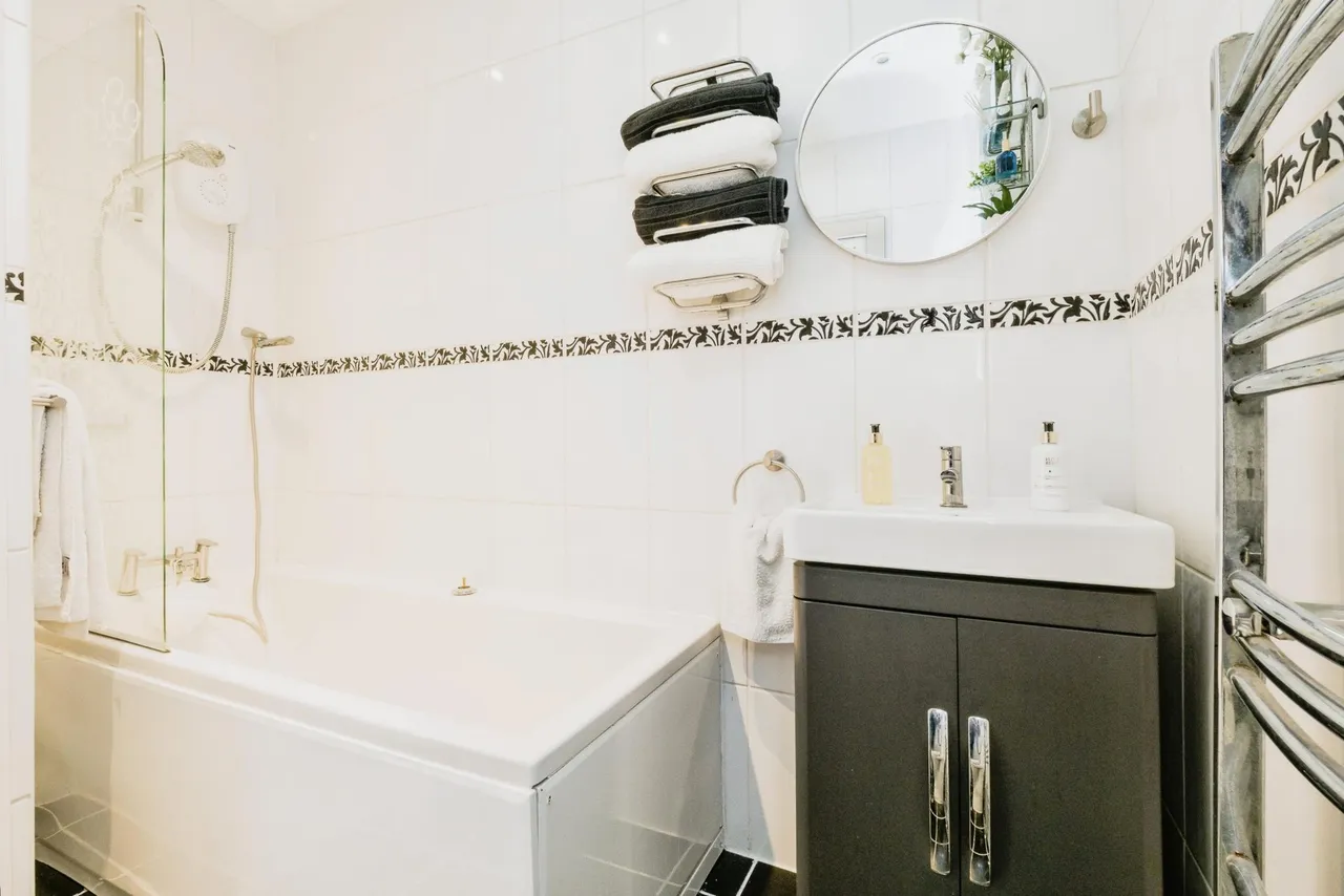 Chingford Mount Road, London, E4, photo 14