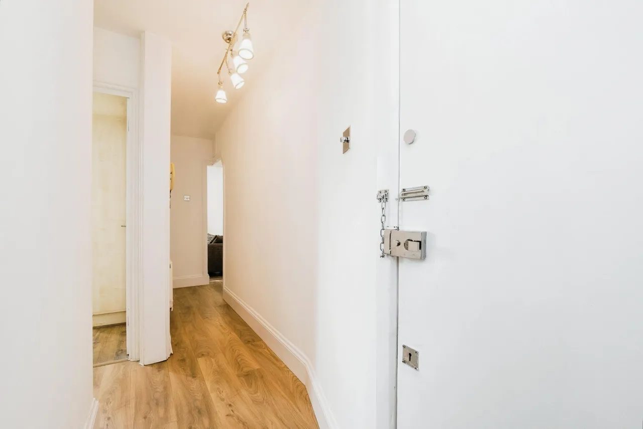Chingford Mount Road, London, E4, photo 16