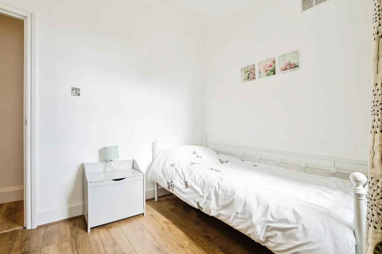 Chingford Mount Road, London, E4, photo 13