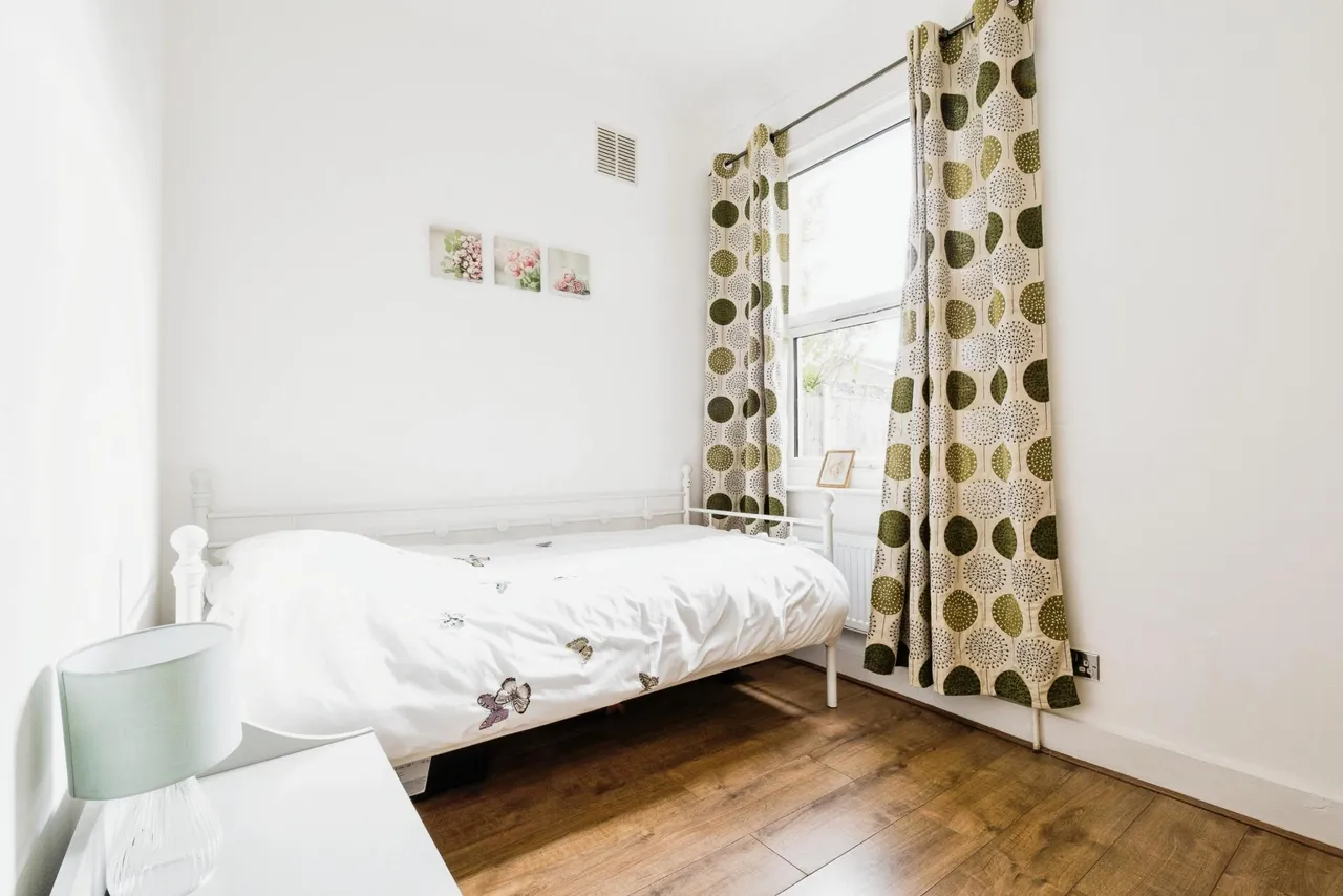 Chingford Mount Road, London, E4, photo 12
