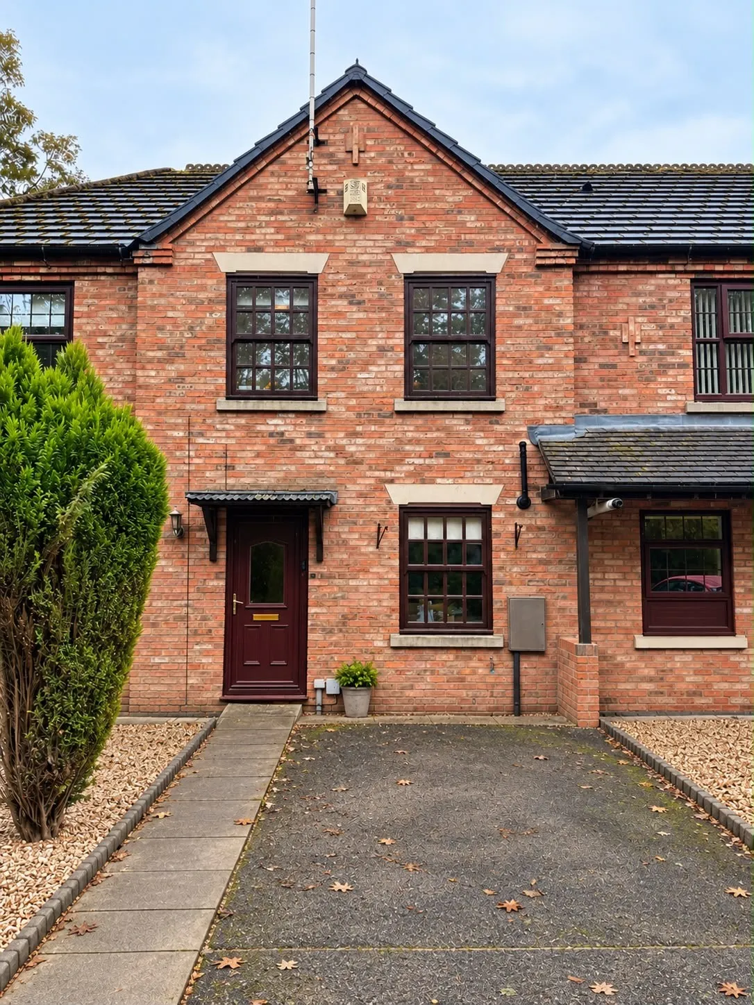 2 bed house to rent — Fieldhouse Court, Stone, ST15