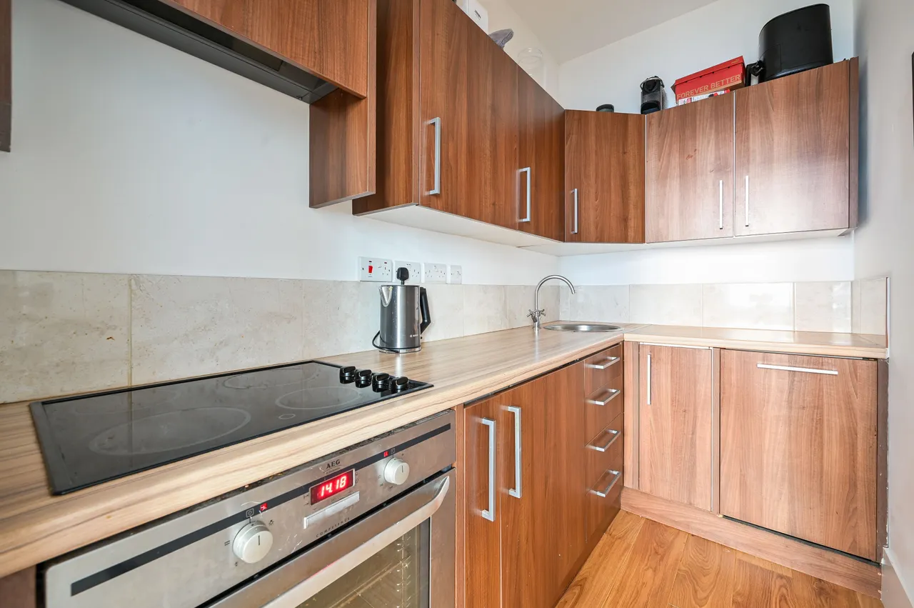 Flat 1, 2 Merrow Street, London, photo 4
