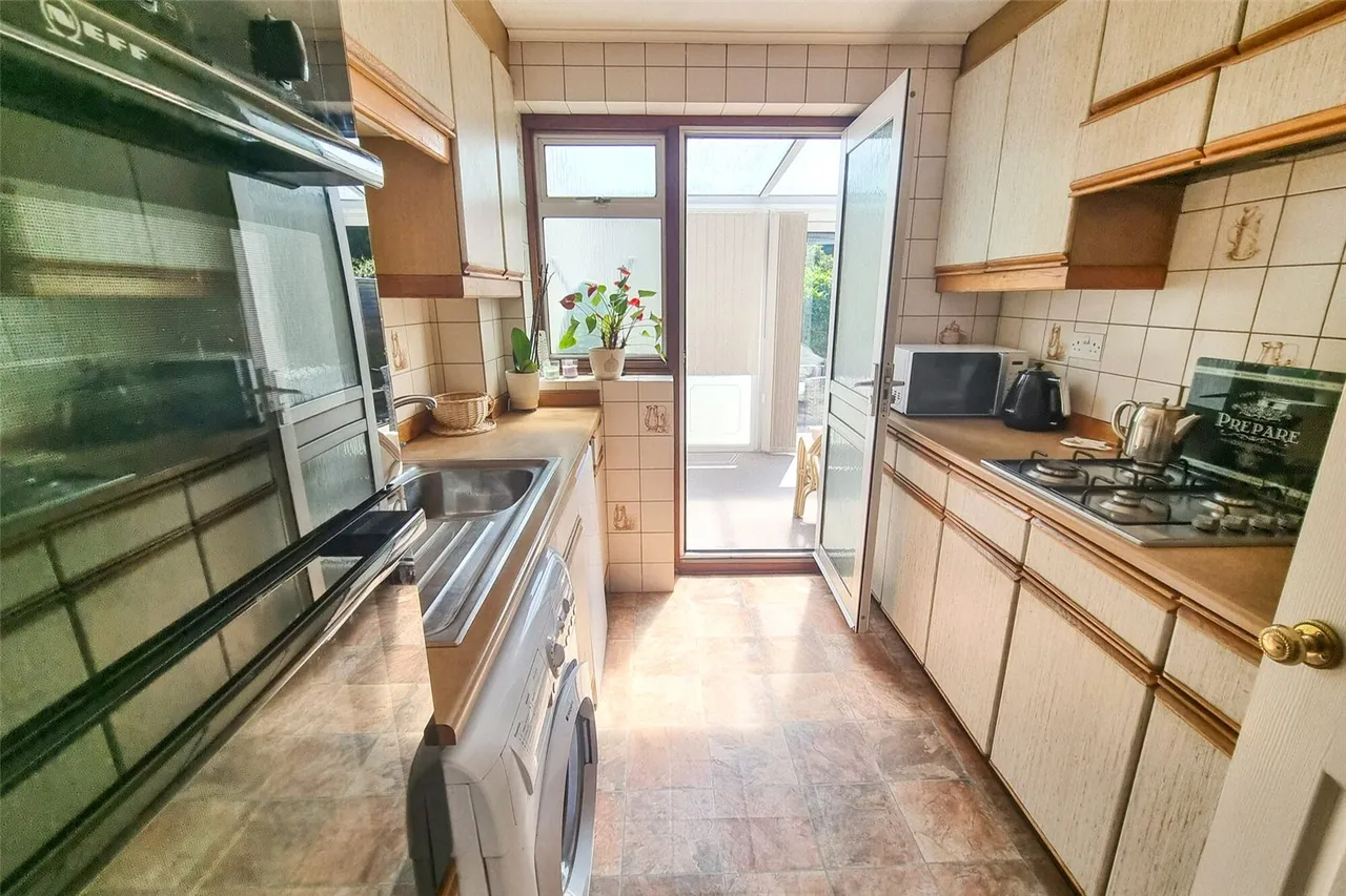 Burrwood Gardens, Ash Vale, Guildford, Surrey, GU12 5HN, photo 4