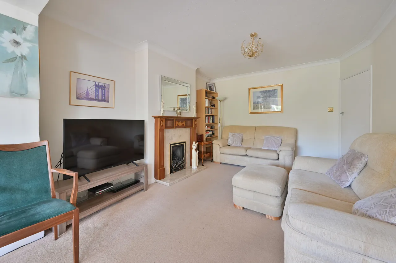 7 Castle Close, Bushey, photo 12