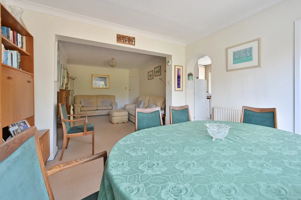 7 Castle Close, Bushey, photo 10