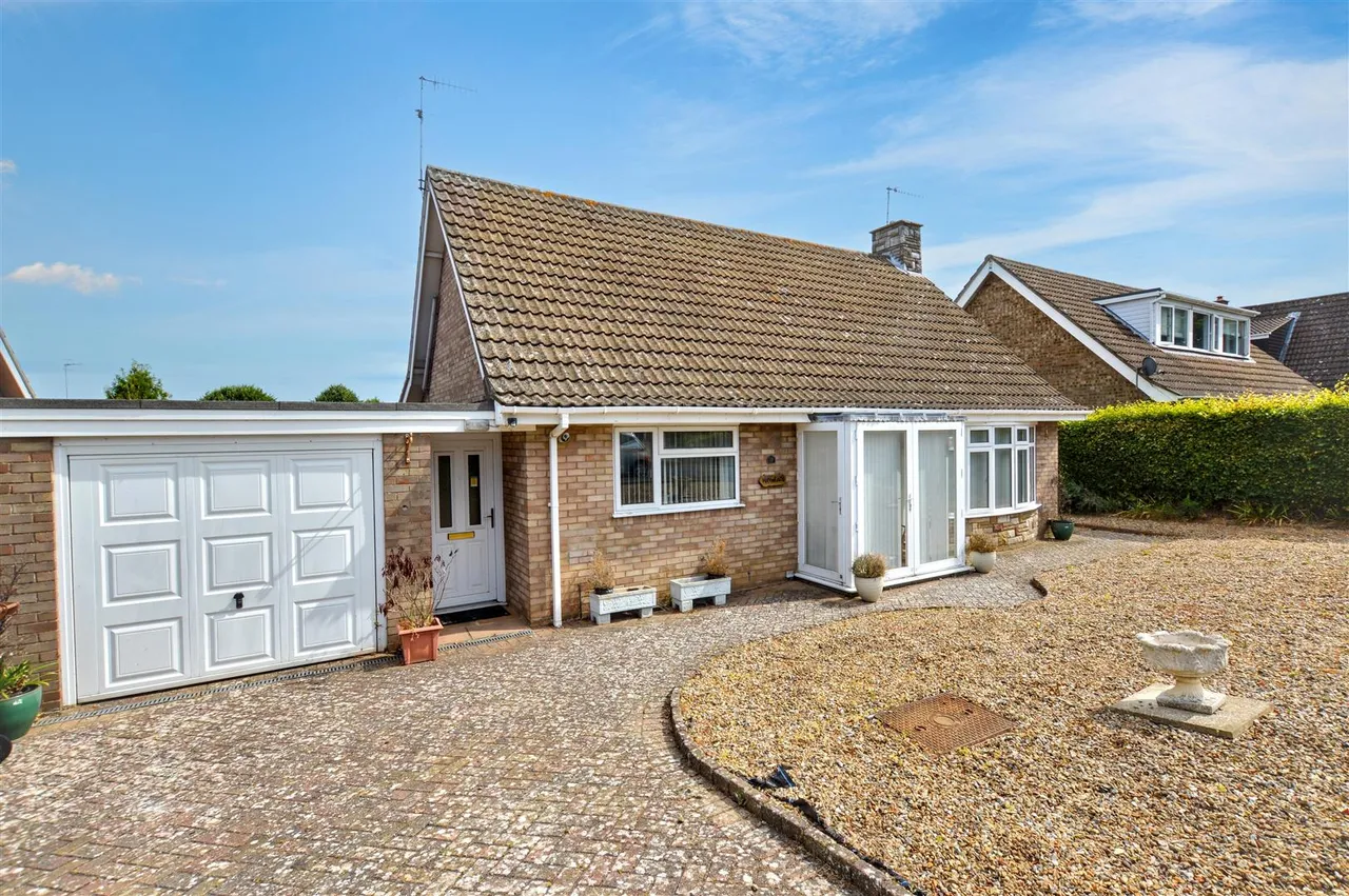 3 bed house for sale, De Morley Garth, Sheringham, NR26