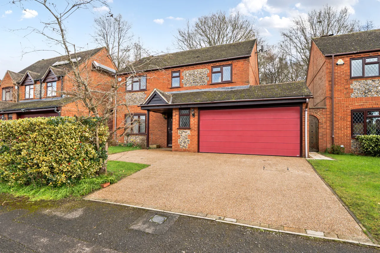 4 bed house for sale, Burrows Close, Penn, HP10