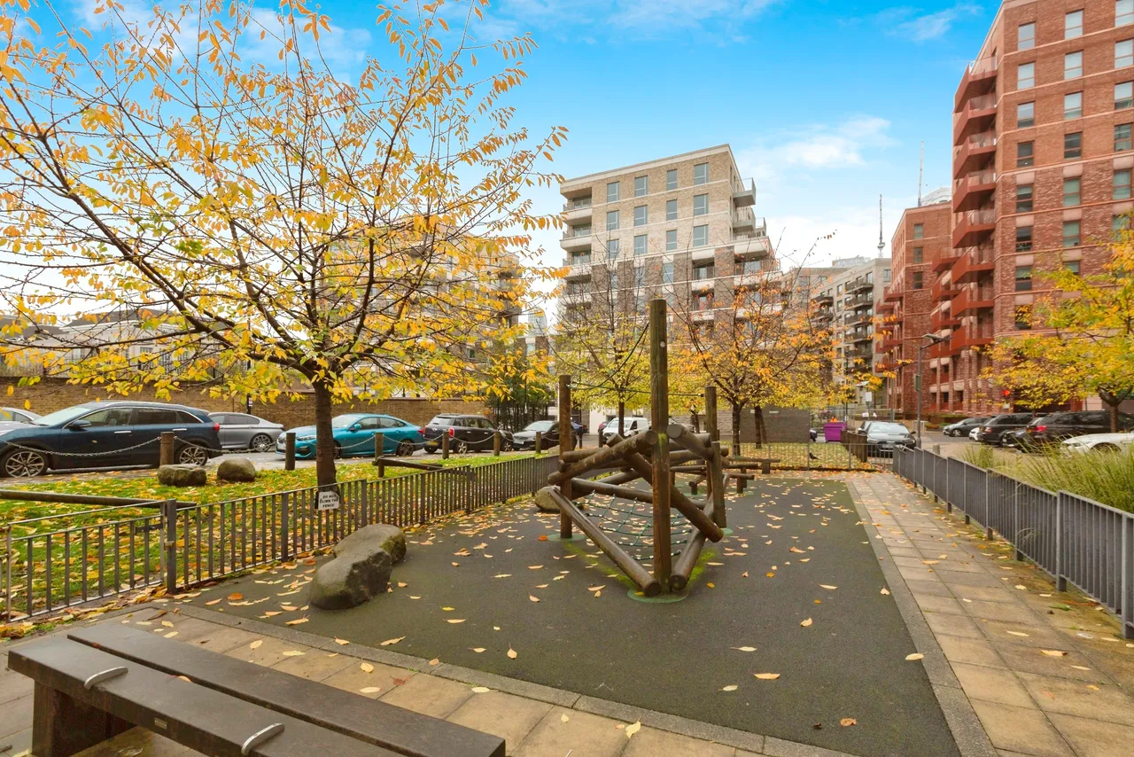 Pomfret Place, London, E14, photo 14