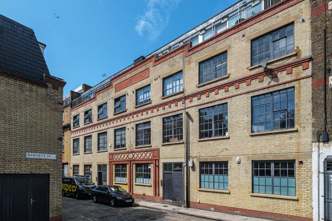 2 bed flat for sale — Rampart Street, London, E1