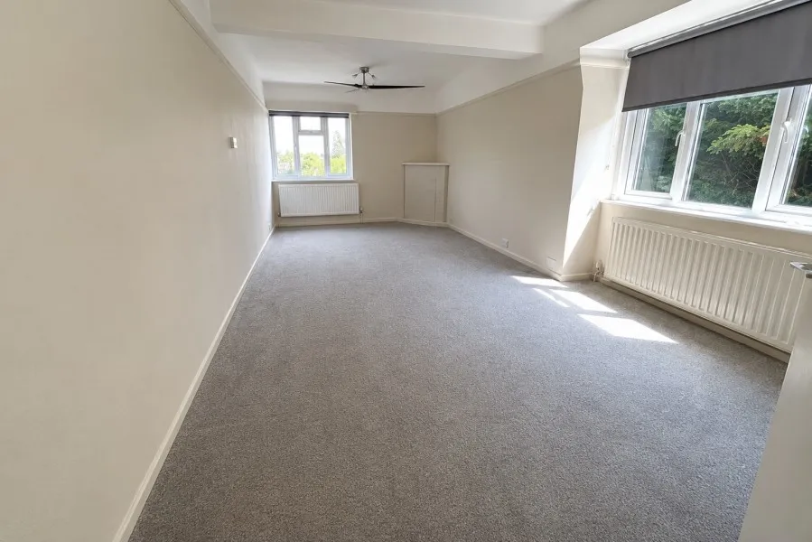 Queens Road, Weybridge, KT13, photo 2