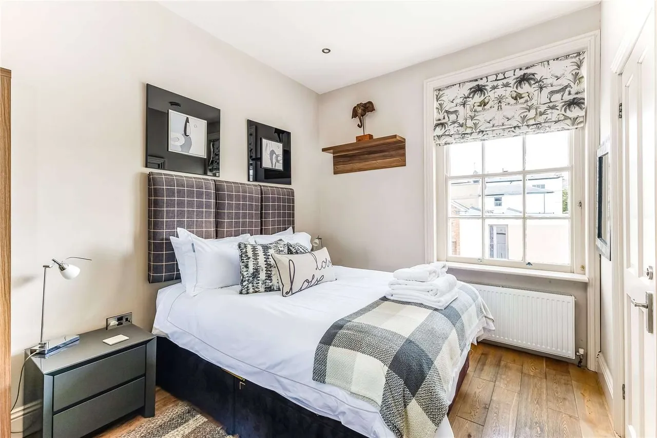 Portland Street, Cheltenham, Gloucestershire, GL52 2NX, photo 12