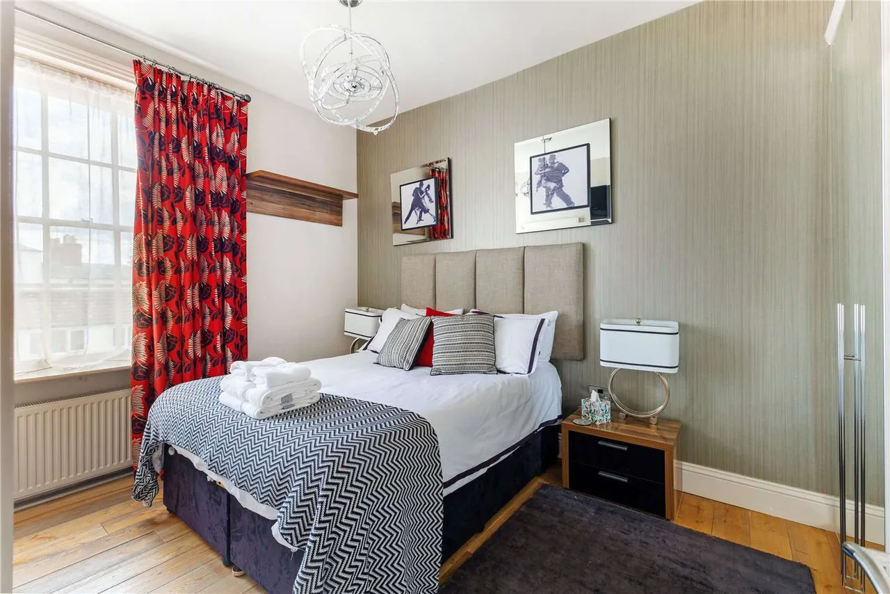 Portland Street, Cheltenham, Gloucestershire, GL52 2NX, photo 11
