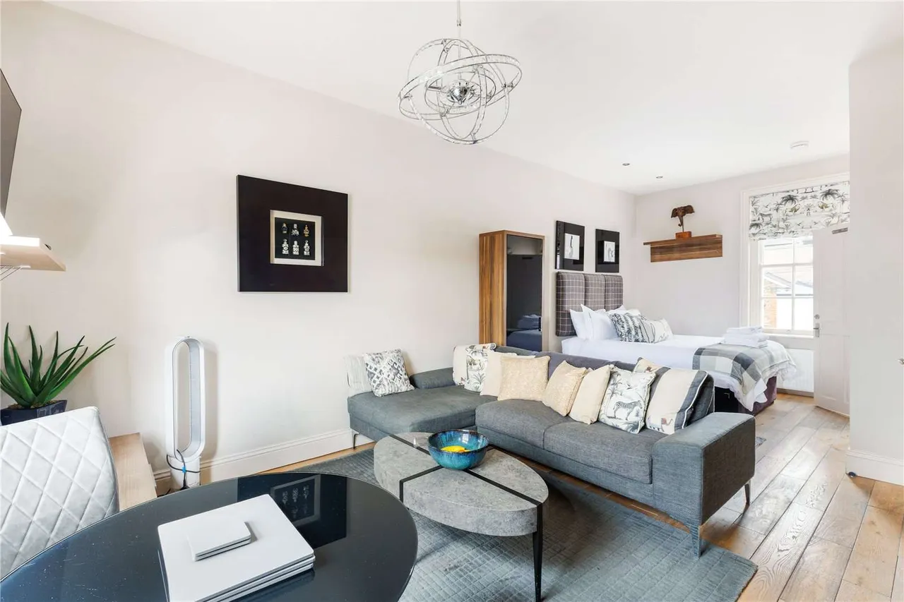 Portland Street, Cheltenham, Gloucestershire, GL52 2NX, photo 9
