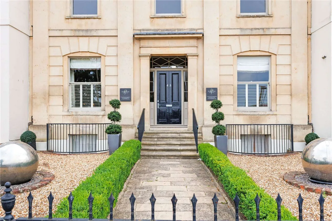 Portland Street, Cheltenham, Gloucestershire, GL52 2NX, photo 2