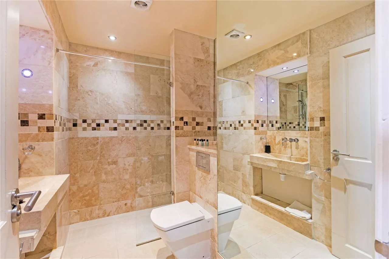 Portland Street, Cheltenham, Gloucestershire, GL52 2NX, photo 6