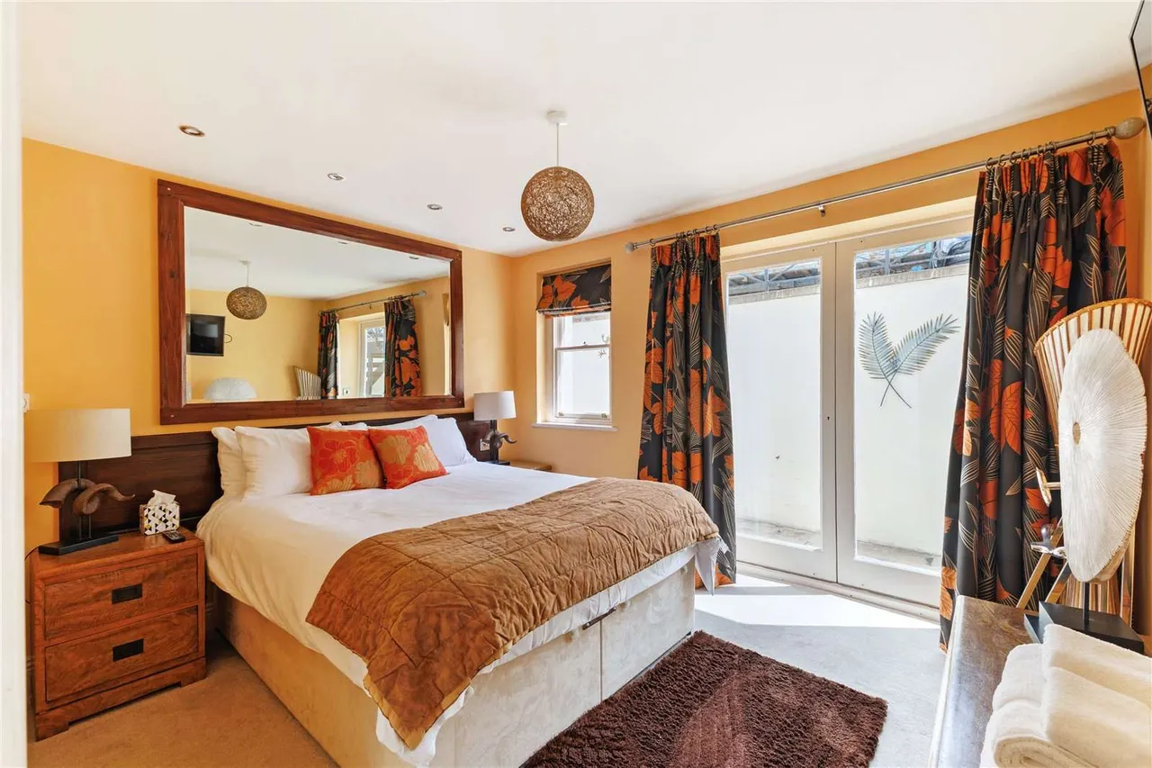 Portland Street, Cheltenham, Gloucestershire, GL52 2NX, photo 5