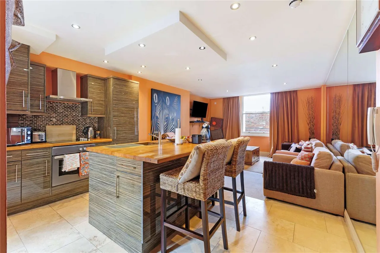Portland Street, Cheltenham, Gloucestershire, GL52 2NX, photo 4