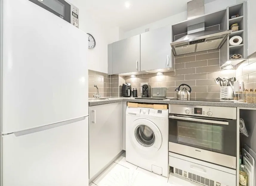 Hither Green Lane, Lewisham, SE13, photo 3