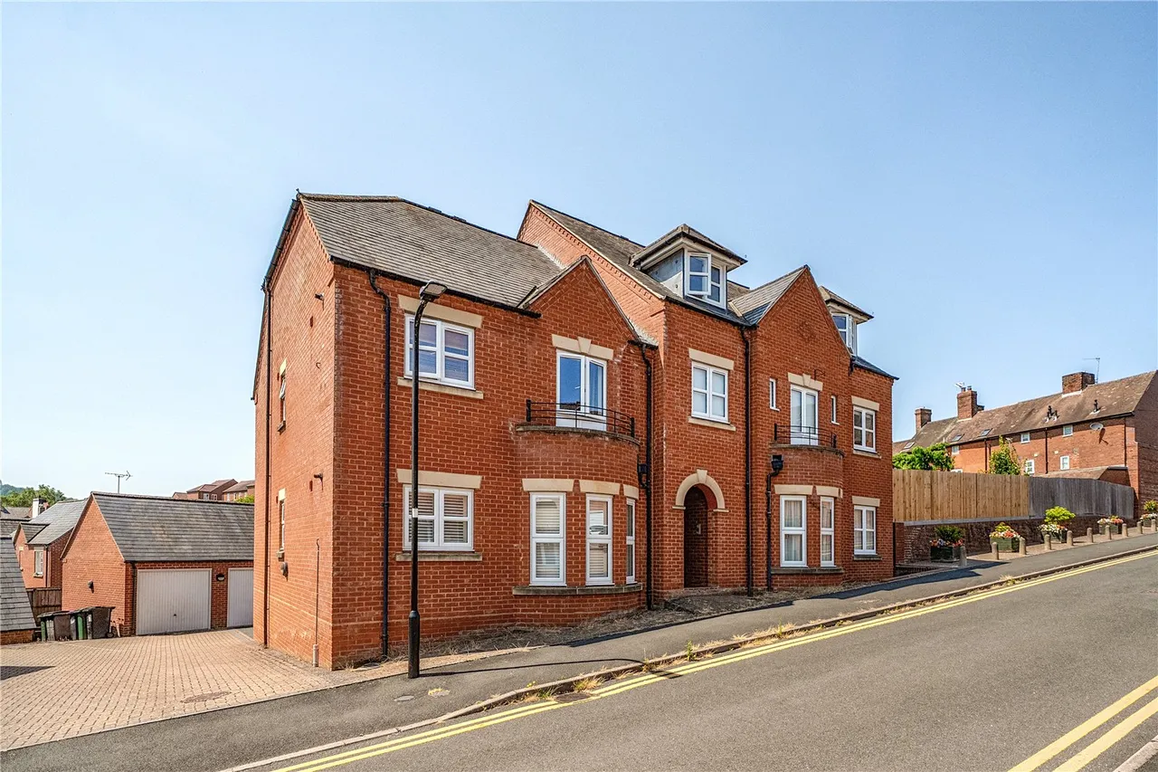 2 bed flat for sale — Friars Garden, Ludlow, Shropshire, SY8 1RX