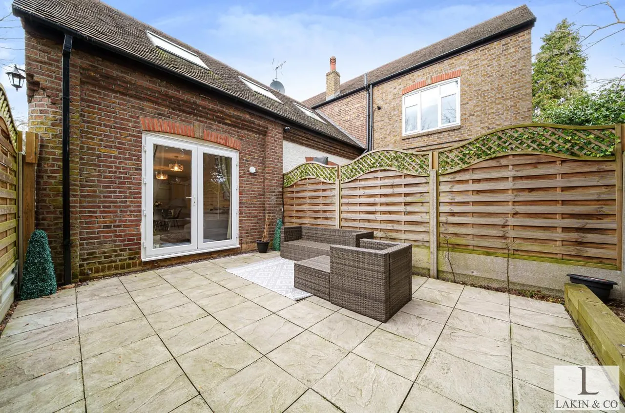 Swakeleys Road, Ickenham, UB10, photo 12