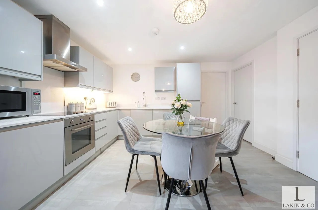 Swakeleys Road, Ickenham, UB10, photo 4