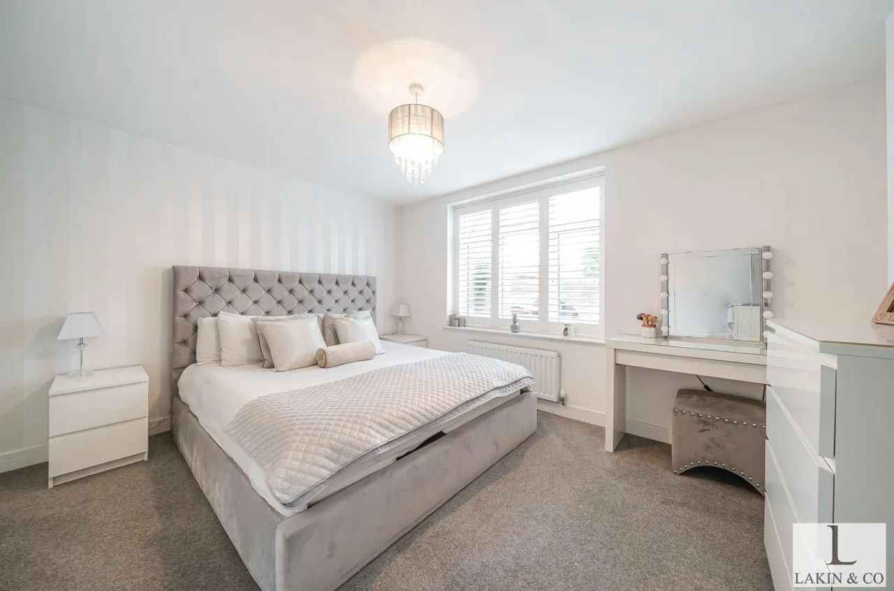 Swakeleys Road, Ickenham, UB10, photo 6