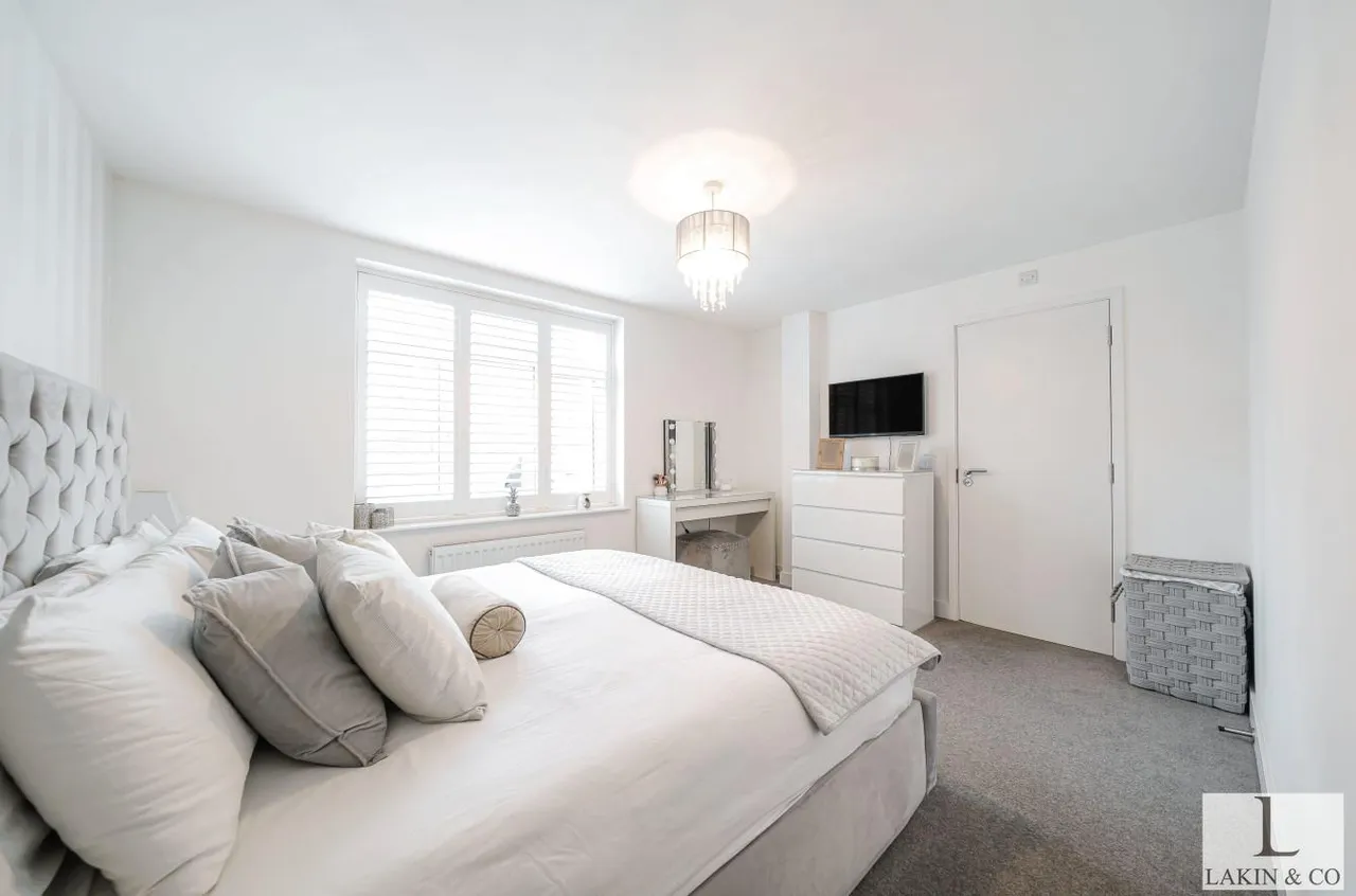 Swakeleys Road, Ickenham, UB10, photo 7
