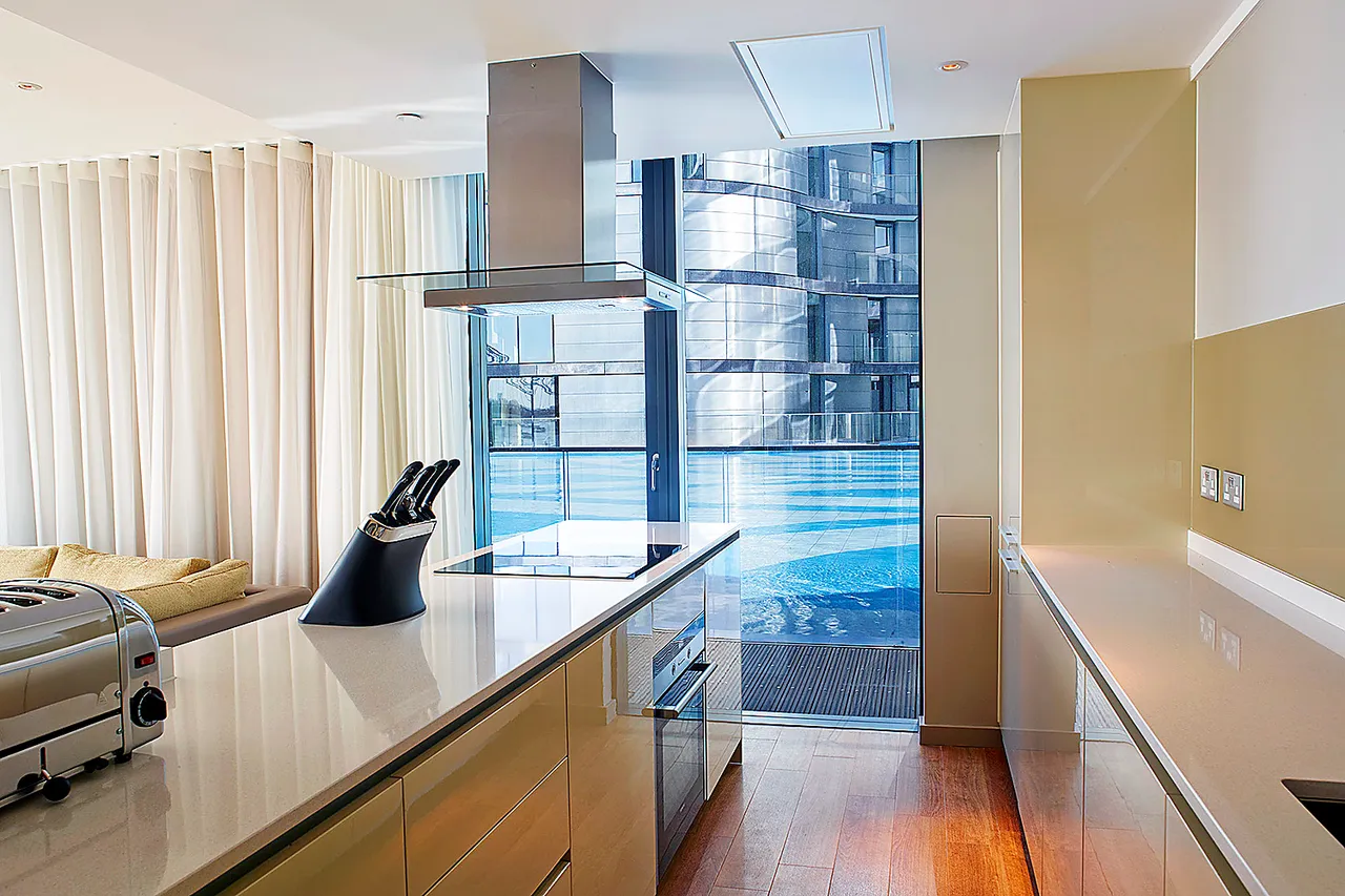 Lower Thames Street, Tower Hill, EC3R, photo 6