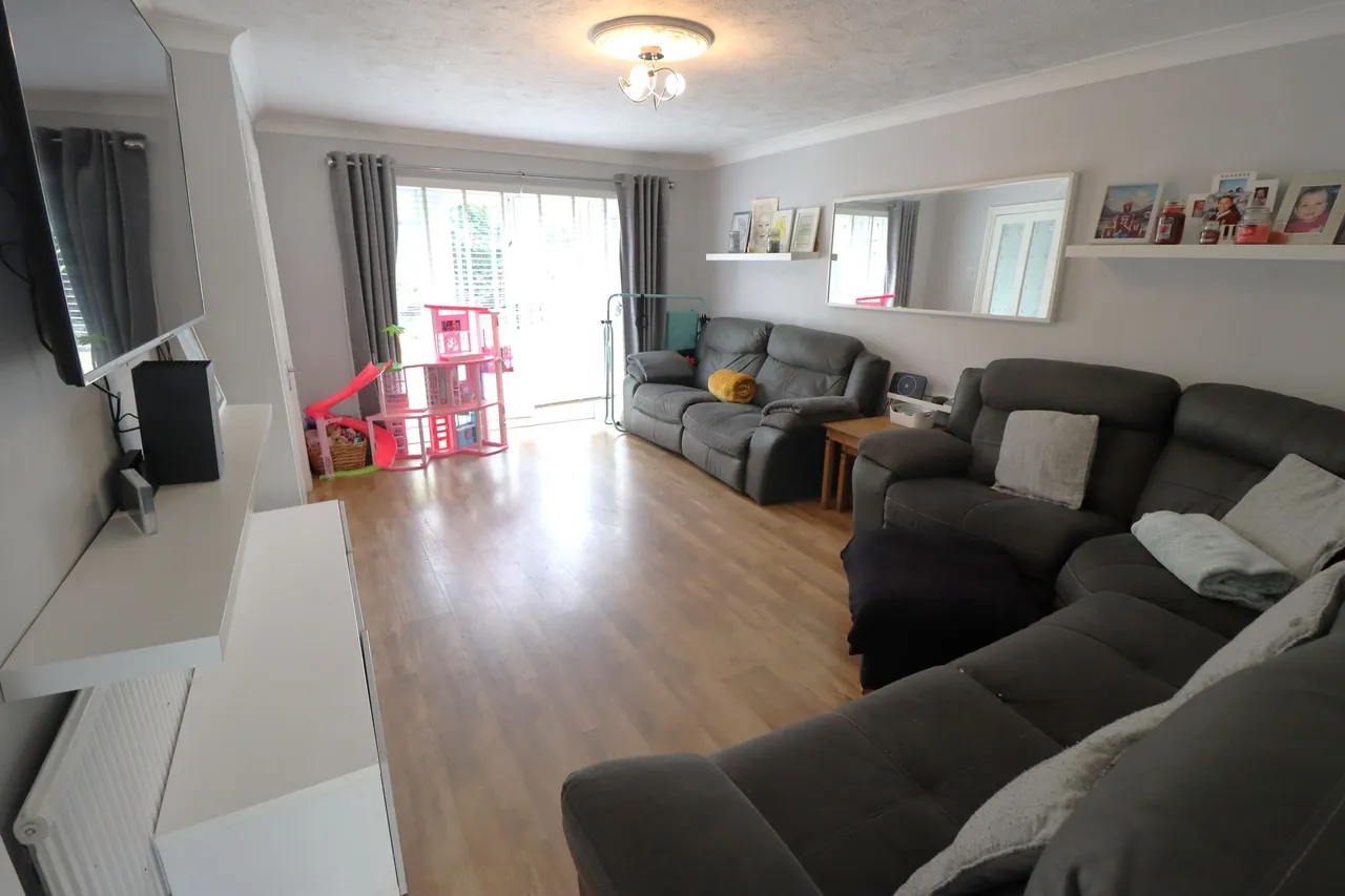 Arterial Road, Eastwood, Leigh-on-Sea, Essex, SS9 4DZ, photo 7
