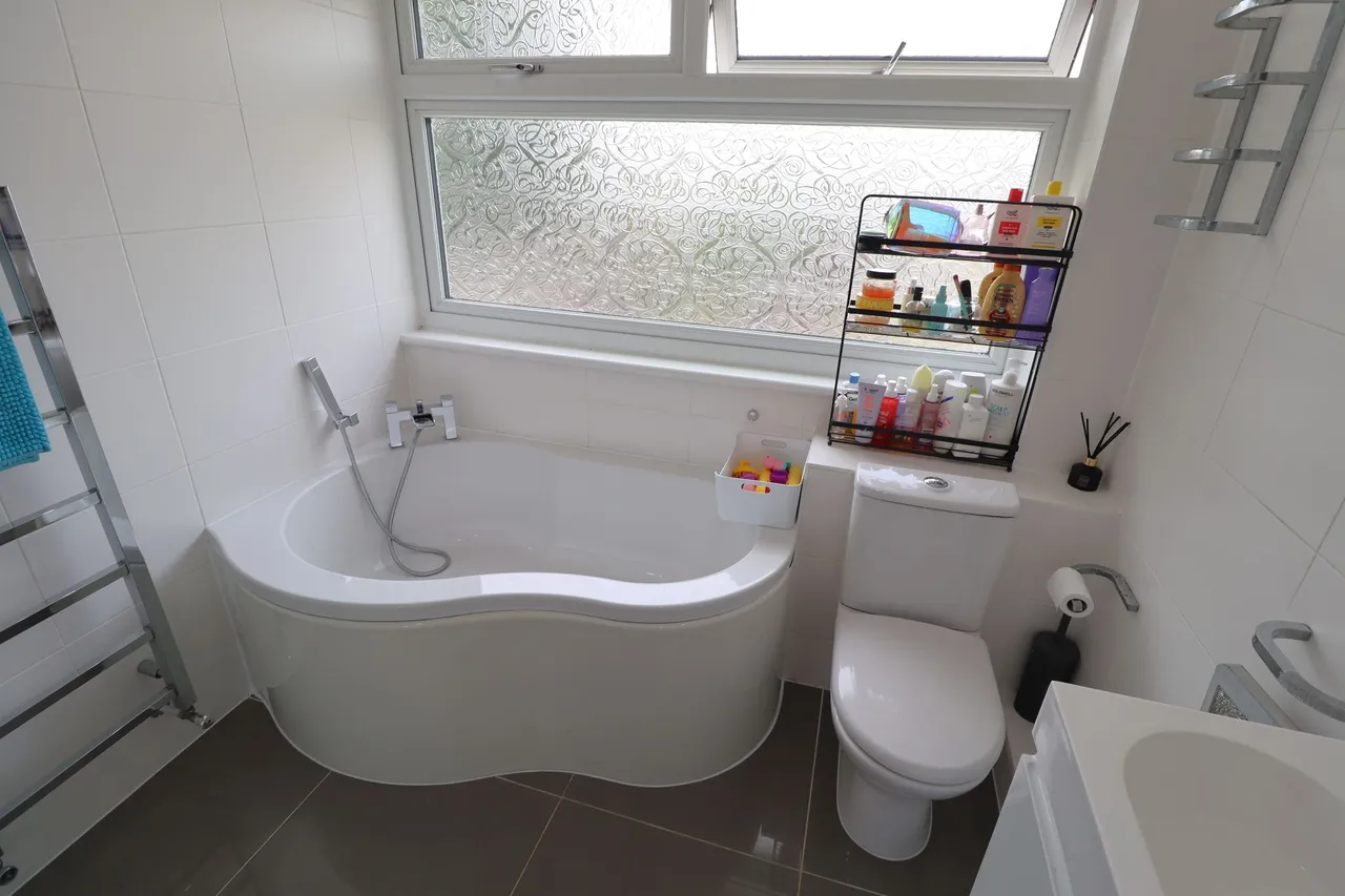 Arterial Road, Eastwood, Leigh-on-Sea, Essex, SS9 4DZ, photo 6