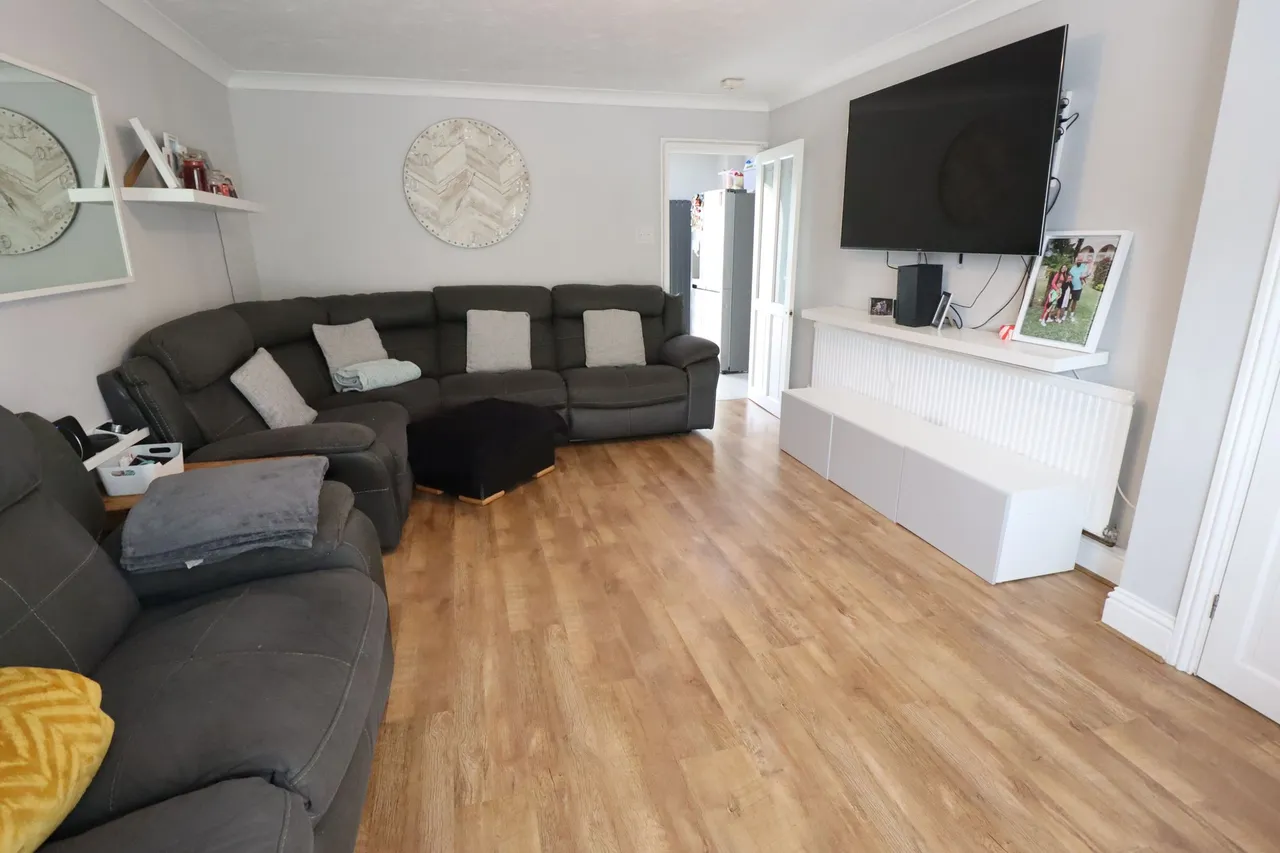 Arterial Road, Eastwood, Leigh-on-Sea, Essex, SS9 4DZ, photo 4