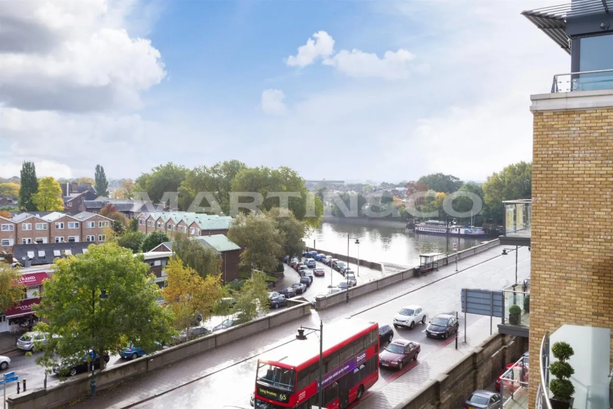 Kew Bridge Road, Kew, TW8, photo 2