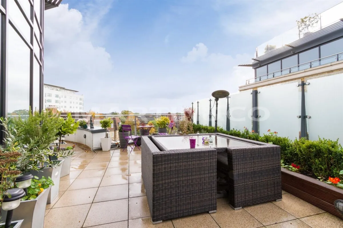 3 bed flat to rent, Kew Bridge Road, Kew, TW8